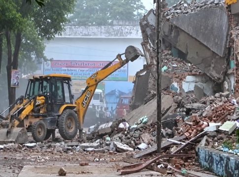 bulldozer-action-on-saharanpur-mosque