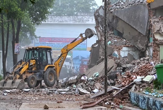 bulldozer-action-on-saharanpur-mosque