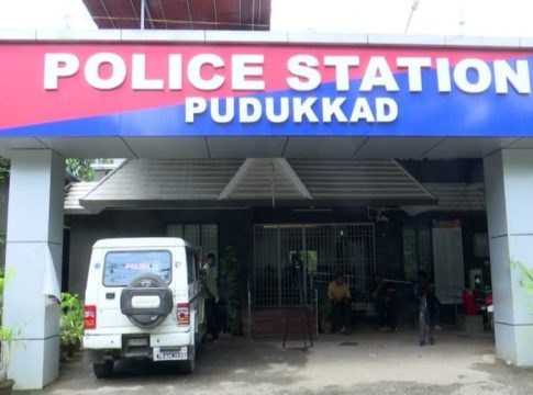 പരിക്കേറ്റവരെ ആശുപത്രിയിൽ എത്തിച്ചില്ല; പുതുക്കാട് സ്റ്റേഷനിൽ കൂട്ട സസ്പെൻഷൻ Mass Suspension in Puthukkad Police Station