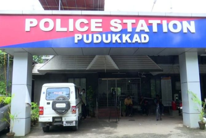 പരിക്കേറ്റവരെ ആശുപത്രിയിൽ എത്തിച്ചില്ല; പുതുക്കാട് സ്റ്റേഷനിൽ കൂട്ട സസ്പെൻഷൻ Mass Suspension in Puthukkad Police Station