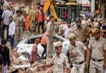 students pg building collapsed in delhi