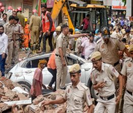 students pg building collapsed in delhi