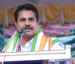 നിലപാടിൽ ഉറച്ച് അടൂർ പ്രകാശ്; തിങ്കളാഴ്ച എഐസിസിക്ക് പരാതി നൽകും Adoor Prakash