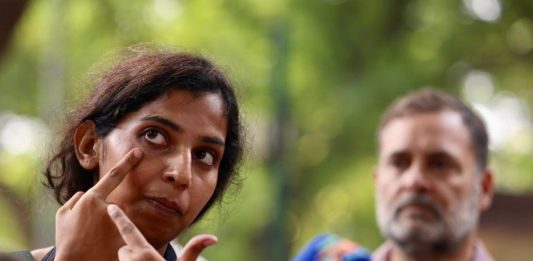 NSUI Leader Athira-Rahul gandhi