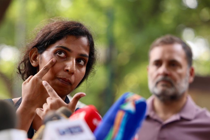 NSUI Leader Athira-Rahul gandhi NSUI Leader Athira-Rahul gandhi