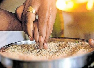 ആദ്യാക്ഷരം കുറിച്ച് കുരുന്നുകൾ; വിദ്യാരംഭ ചടങ്ങുകൾ പുരോഗമിക്കുന്നു vijayadashami vidyarambham 2026